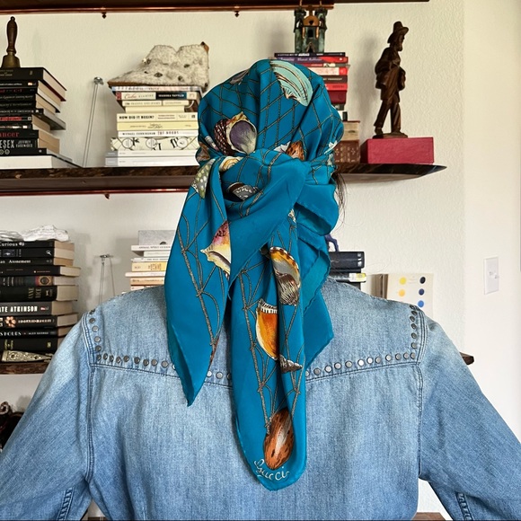 Gucci VTG Seashell Portal Silk Scarf - Picture 10 of 16